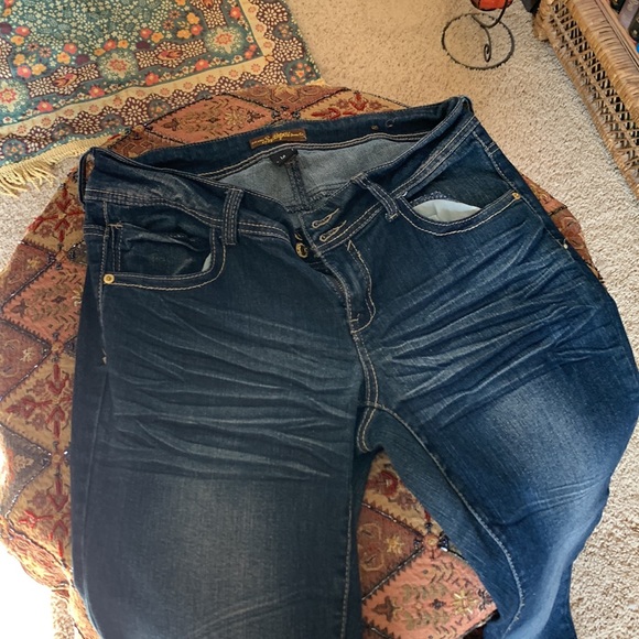 South Pole jeans with zipper back pockets and studs. Must have plus size - Picture 5 of 5